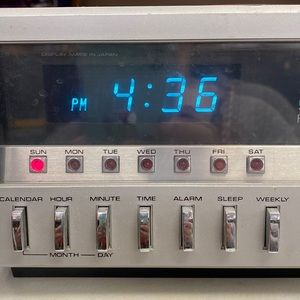 VINTAGE Sounddesign alarm clock/radio